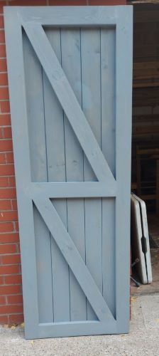 Frame ledge and brace gate